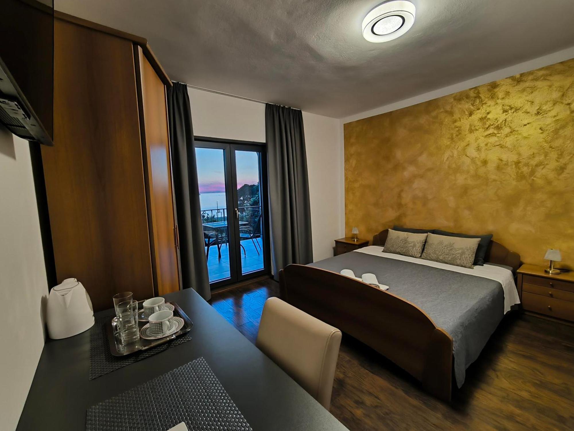 Rooms And Apartment Matika Rovinj Bagian luar foto