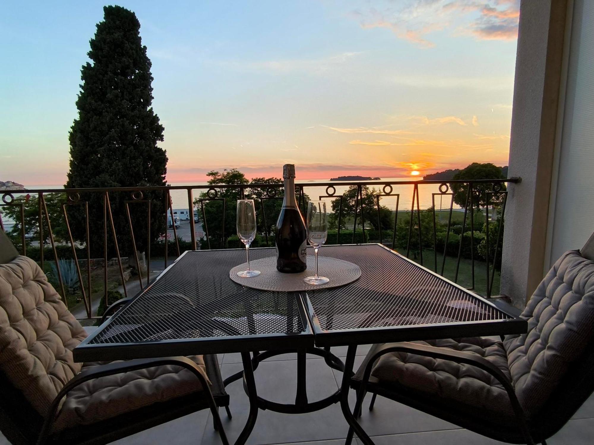 Rooms And Apartment Matika Rovinj Bagian luar foto