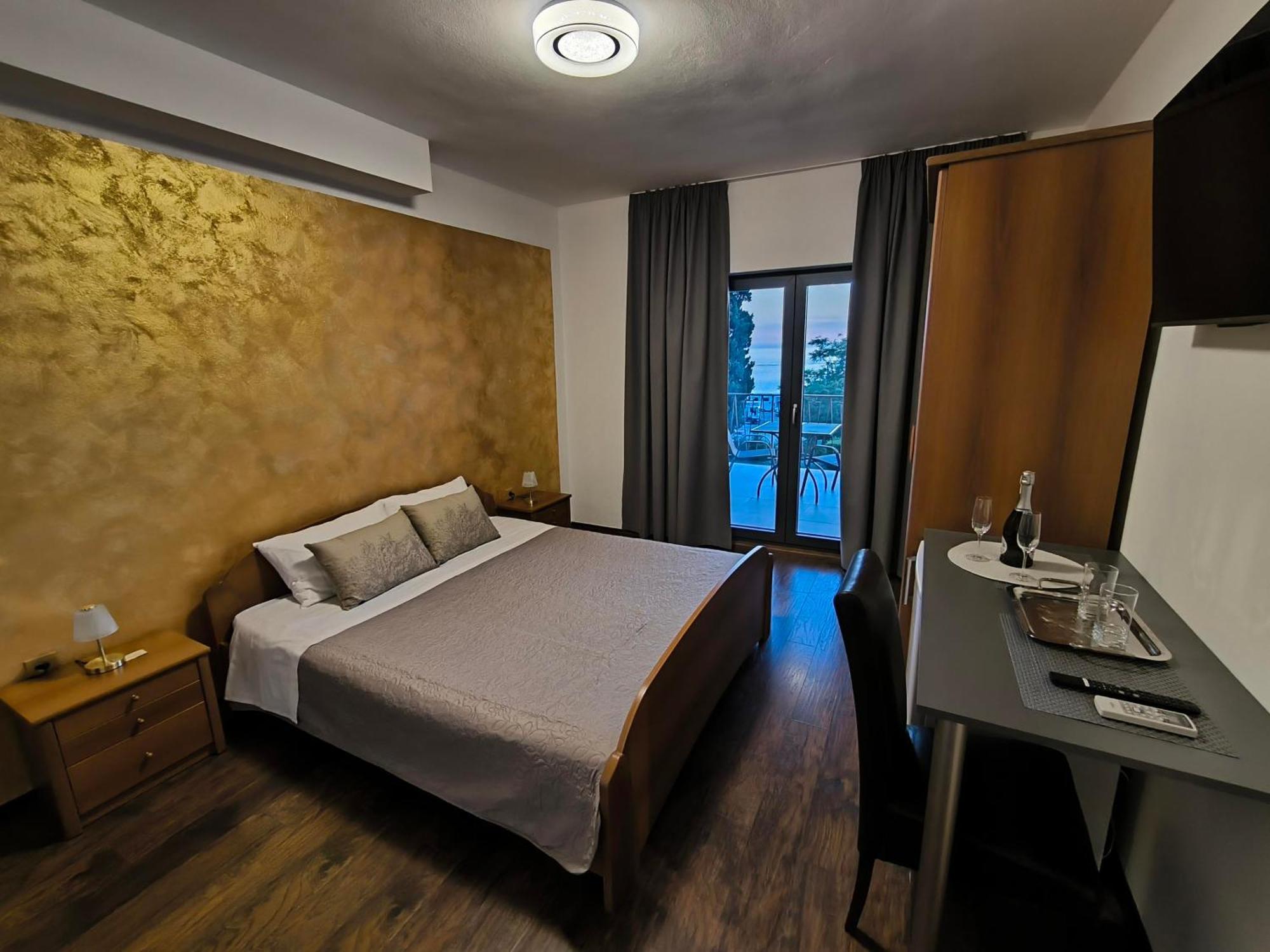 Rooms And Apartment Matika Rovinj Bagian luar foto