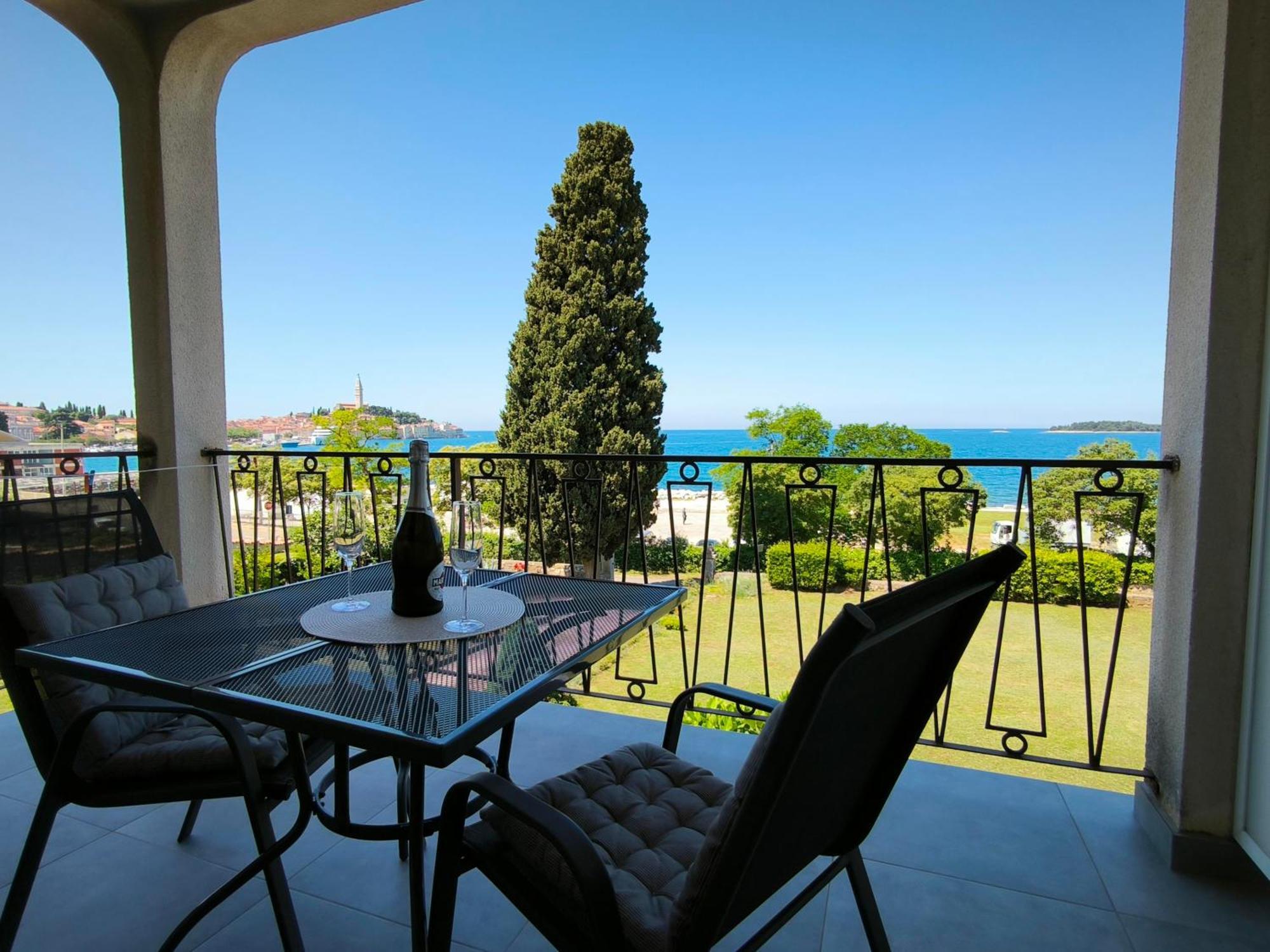 Rooms And Apartment Matika Rovinj Bagian luar foto