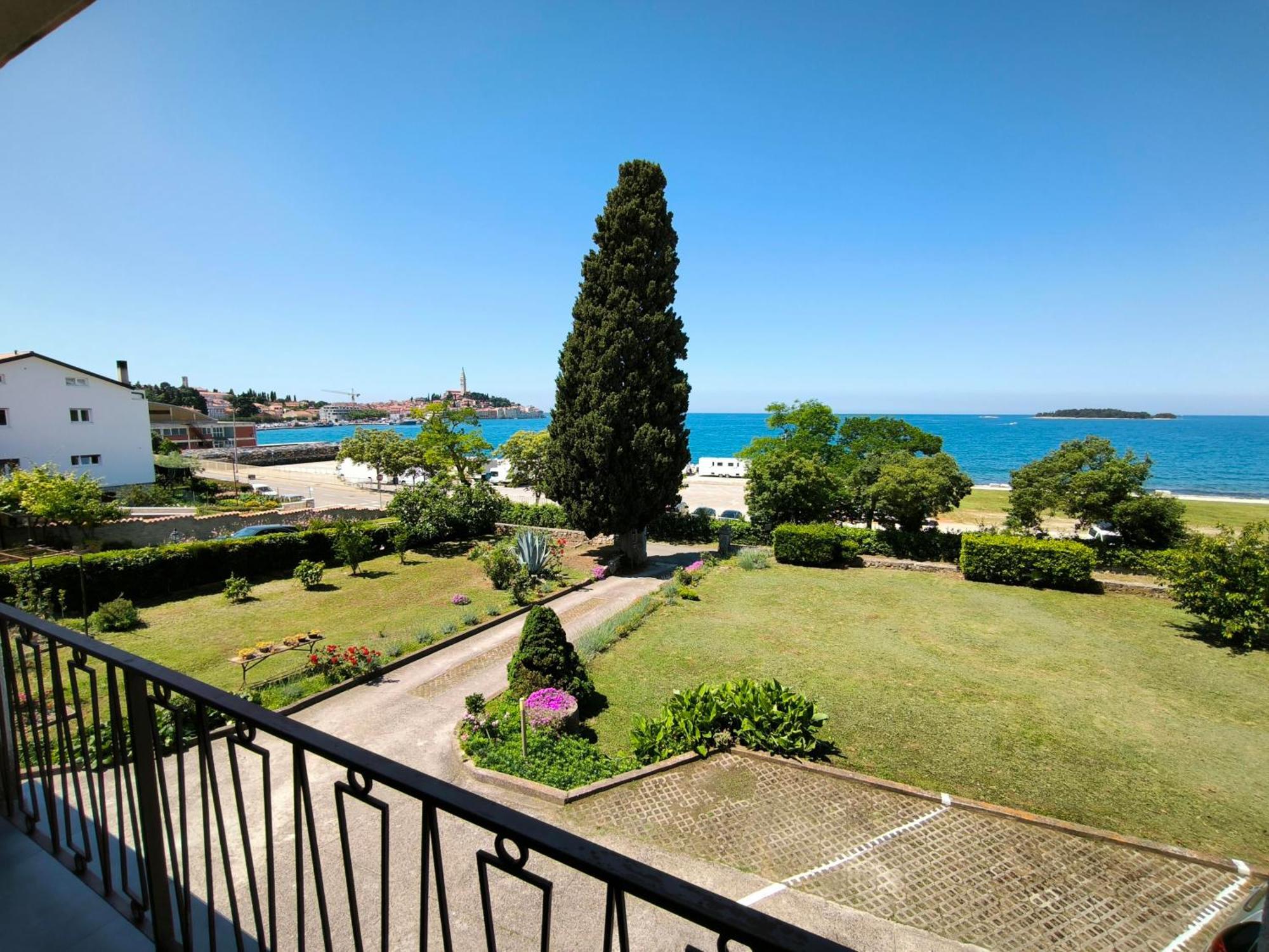 Rooms And Apartment Matika Rovinj Bagian luar foto