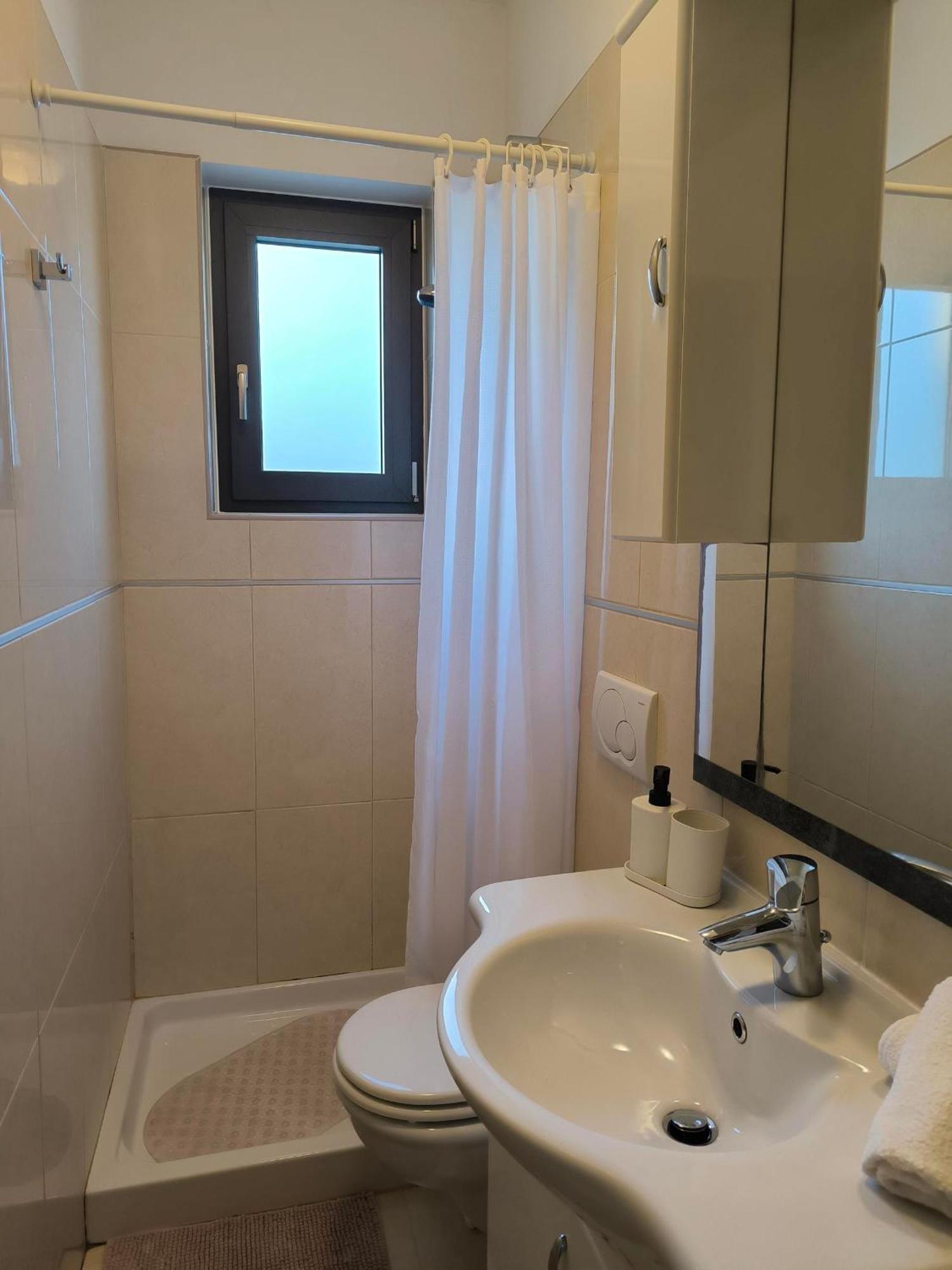 Rooms And Apartment Matika Rovinj Bagian luar foto