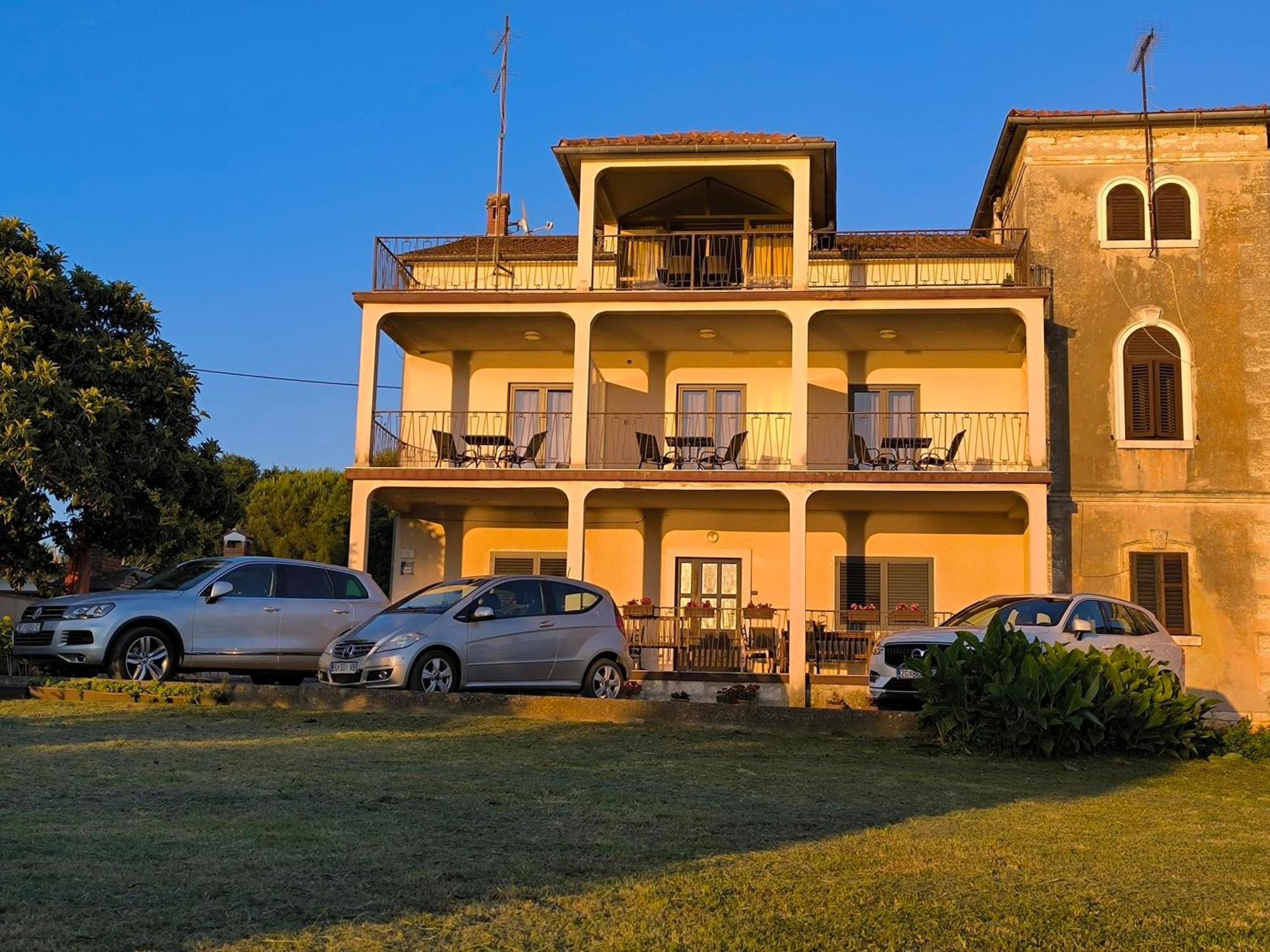 Rooms And Apartment Matika Rovinj Bagian luar foto